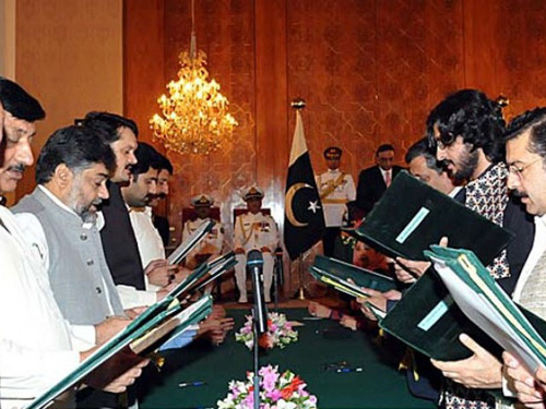 ນາຍົກລັດຖະມົນຕີປາກິສະຖານສາບານຕົວຮັບດຳລົງຕຳແໜ່ງ